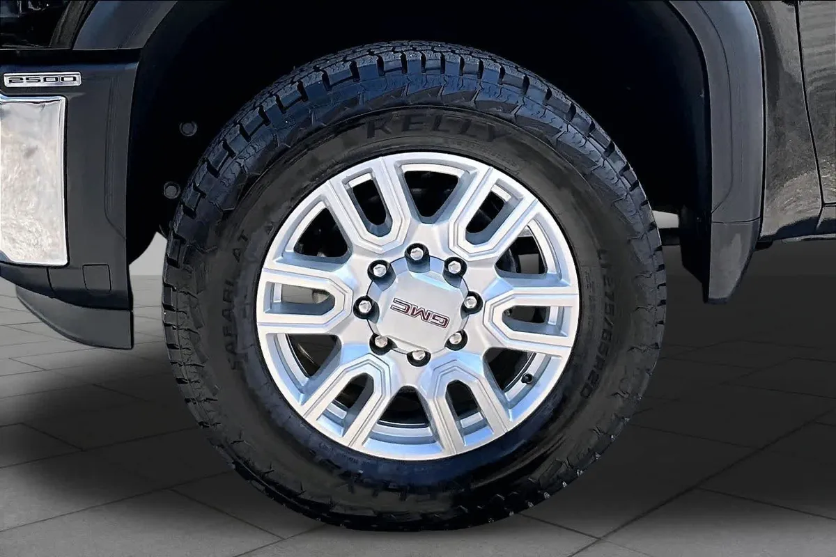 2024 GMC Sierra 2500HD SLT thumbnail 11