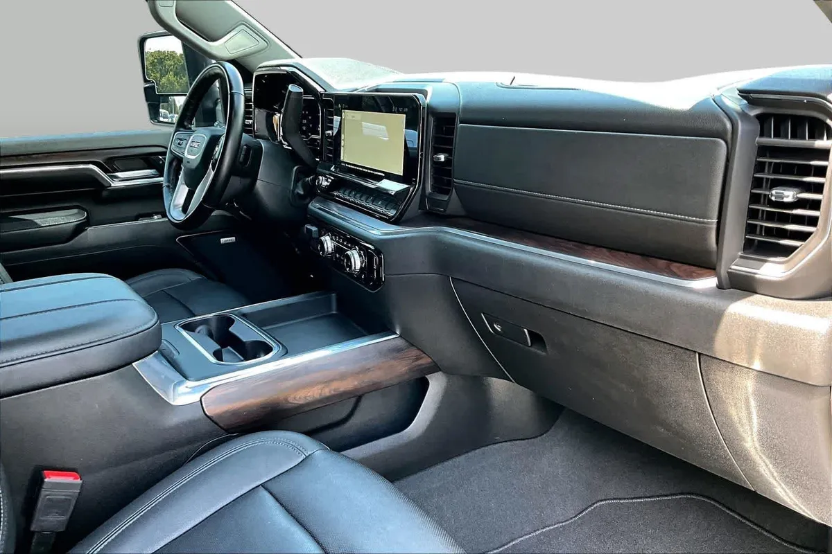 2024 GMC Sierra 2500HD SLT thumbnail 19