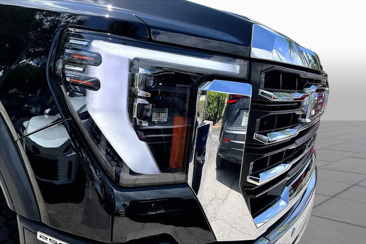 2024 GMC Sierra 2500HD SLT thumbnail 28