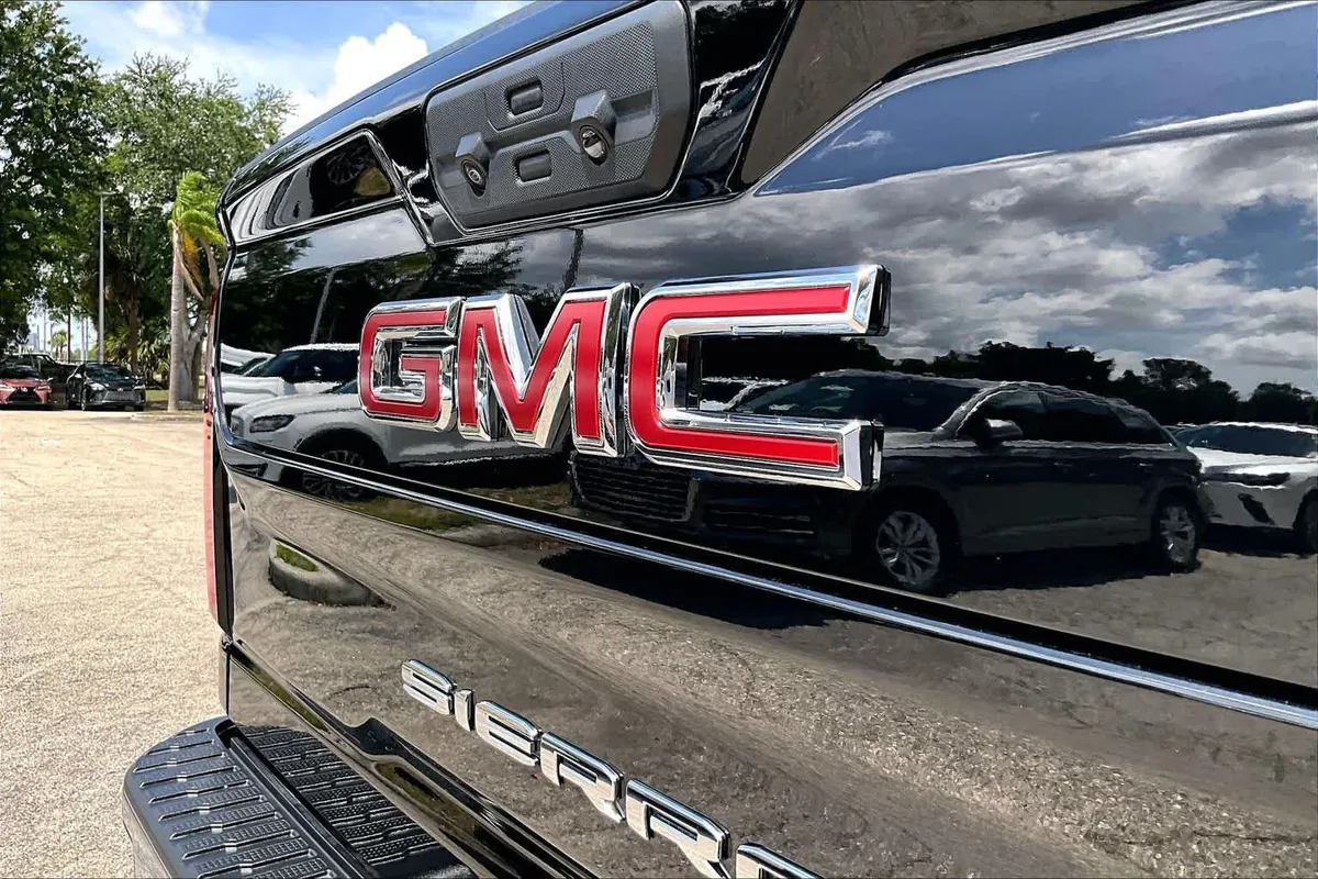 2024 GMC Sierra 2500HD SLT thumbnail 31