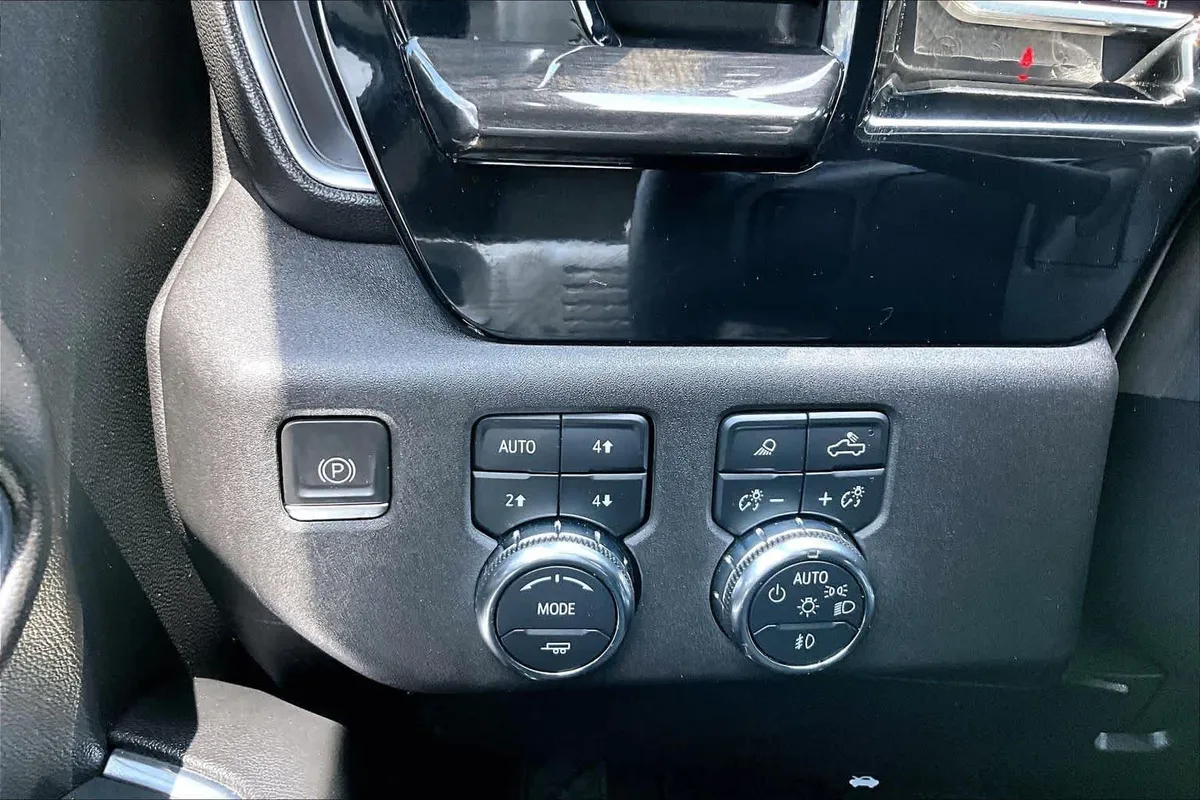 2024 GMC Sierra 2500HD SLT thumbnail 34