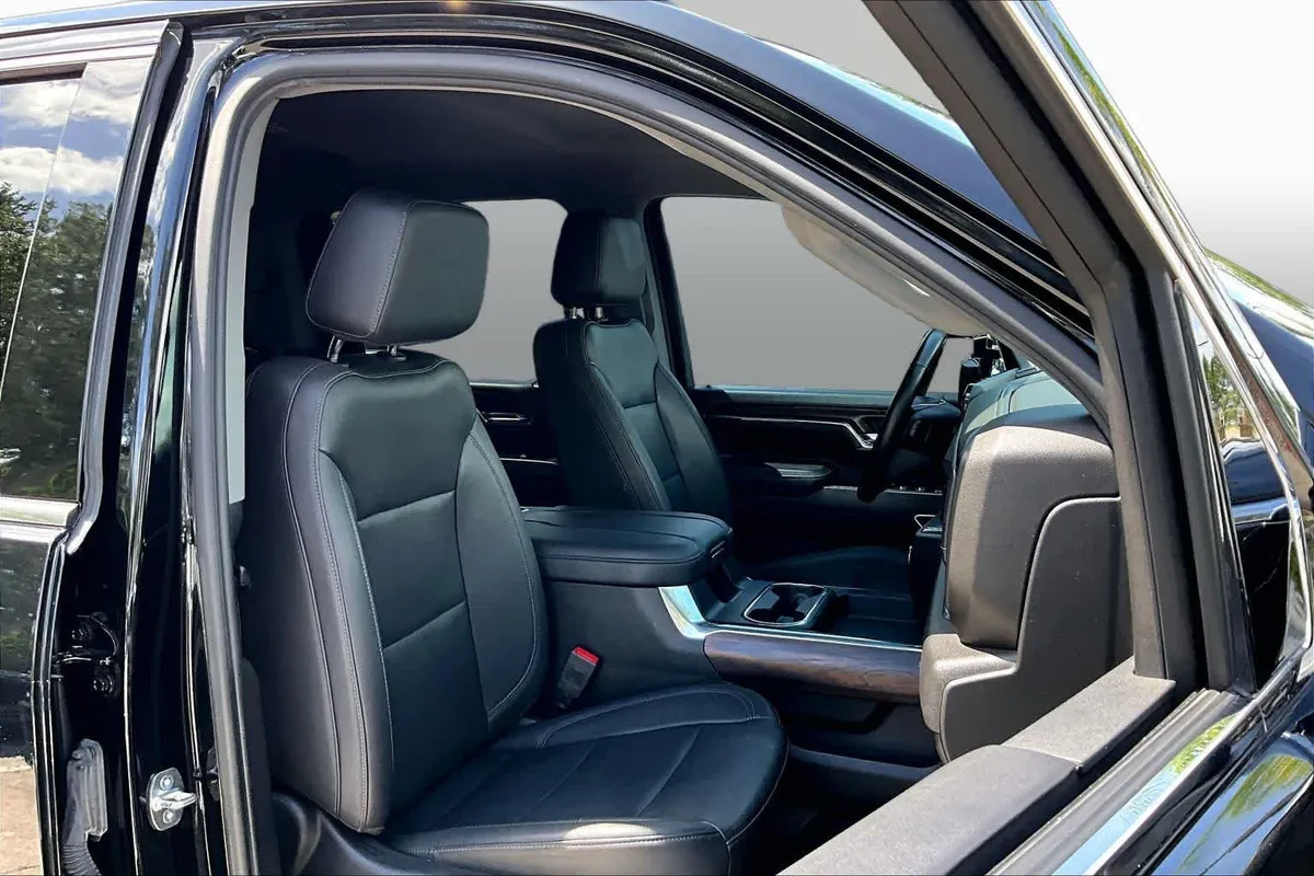 2024 GMC Sierra 2500HD SLT thumbnail 9
