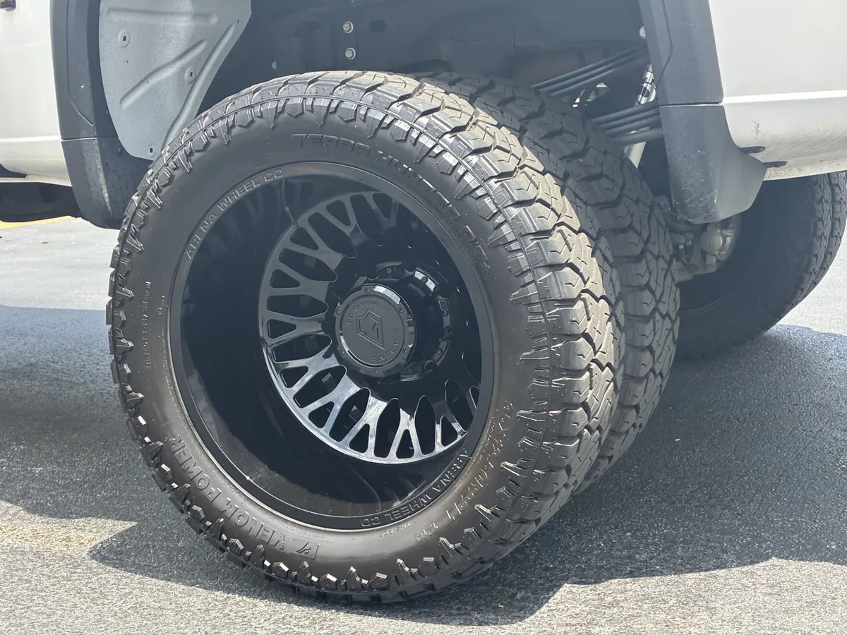 2024 GMC Sierra 3500 HD Denali DRW thumbnail 11