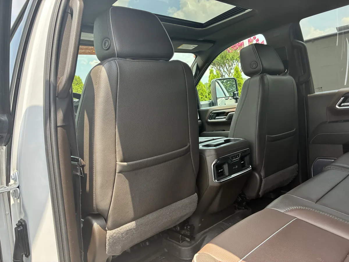 2024 GMC Sierra 3500 HD Denali DRW thumbnail 15