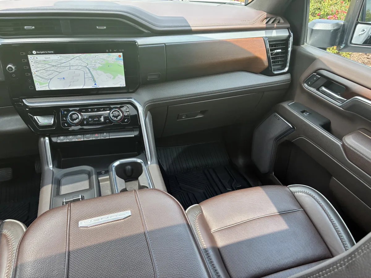 2024 GMC Sierra 3500 HD Denali DRW thumbnail 19