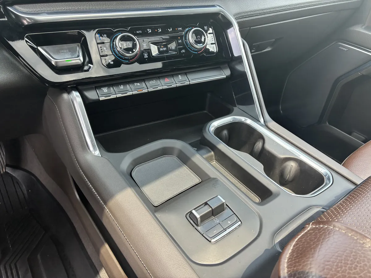 2024 GMC Sierra 3500 HD Denali DRW thumbnail 33
