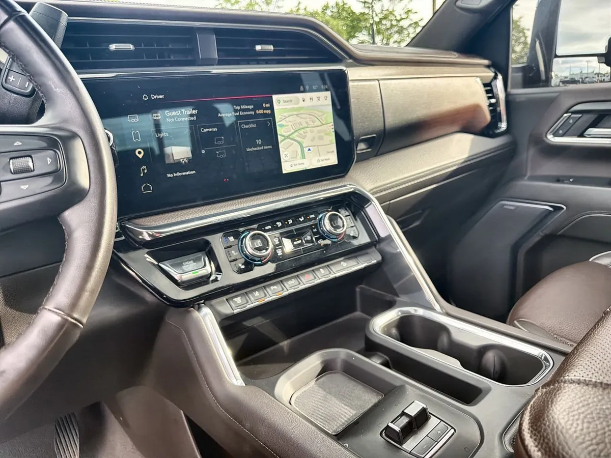 2024 GMC Sierra 3500 HD Denali thumbnail 11