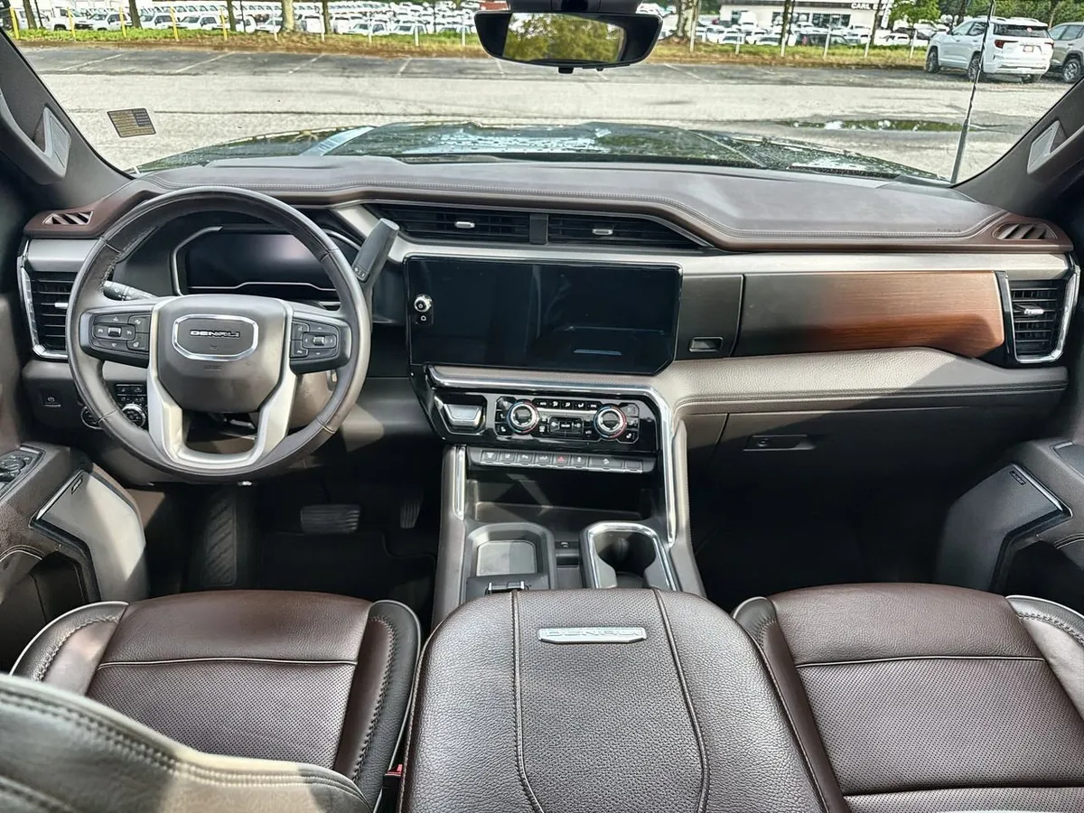 2024 GMC Sierra 3500 HD Denali thumbnail 17