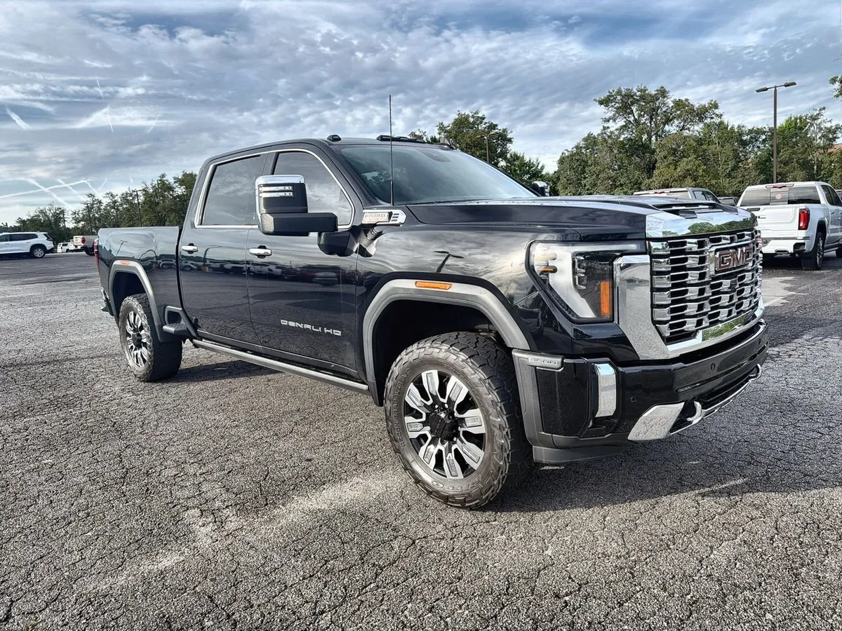 2024 GMC Sierra 3500 HD Denali thumbnail 2