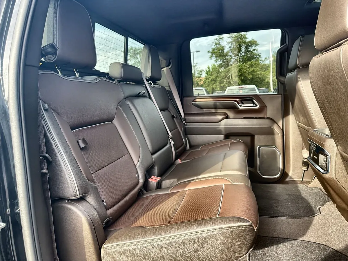 2024 GMC Sierra 3500 HD Denali thumbnail 22