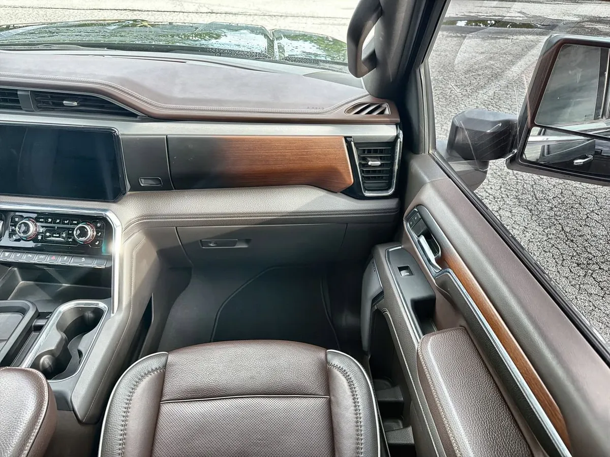2024 GMC Sierra 3500 HD Denali thumbnail 24