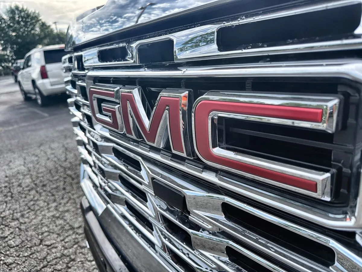 2024 GMC Sierra 3500 HD Denali thumbnail 26