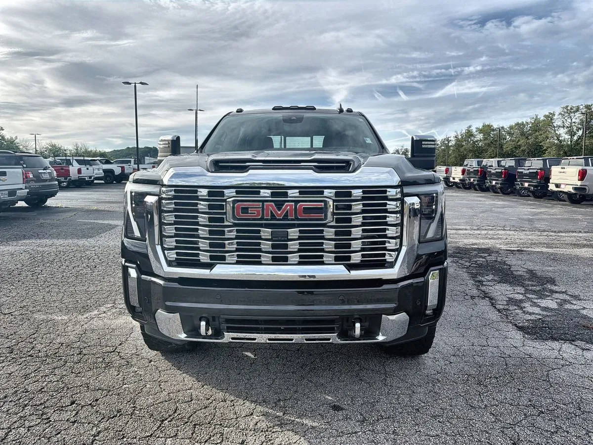 2024 GMC Sierra 3500 HD Denali thumbnail 3