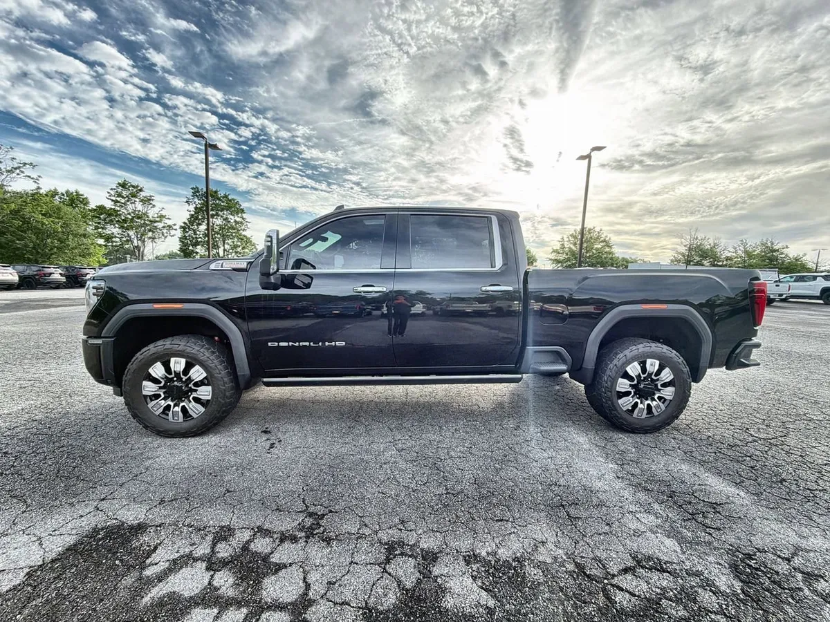2024 GMC Sierra 3500 HD Denali thumbnail 5