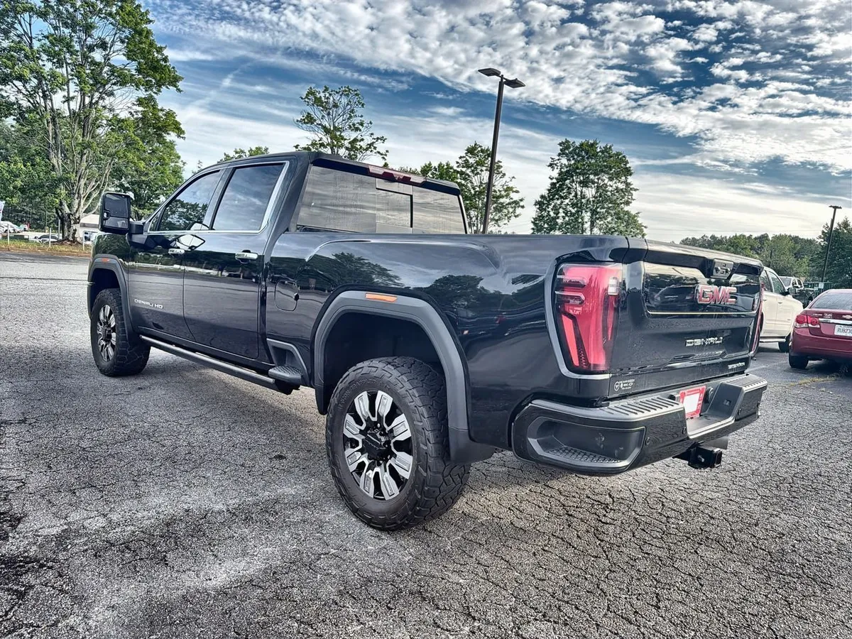 2024 GMC Sierra 3500 HD Denali thumbnail 6