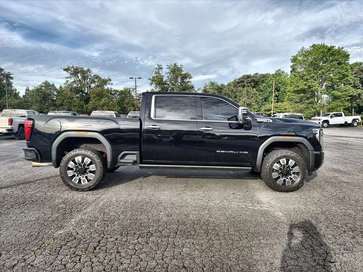 2024 GMC Sierra 3500 HD Denali thumbnail 9