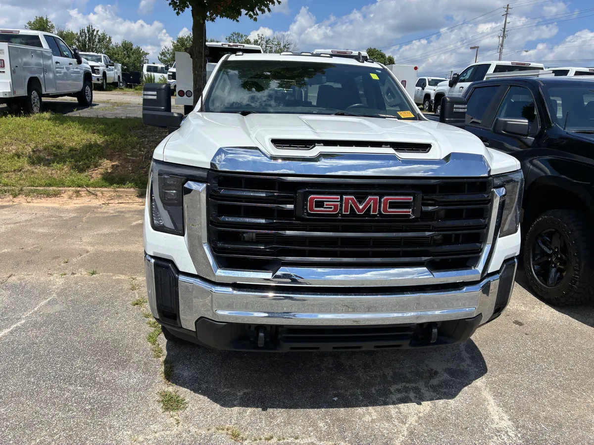 2024 GMC Sierra 3500 HD Pro DRW thumbnail 2