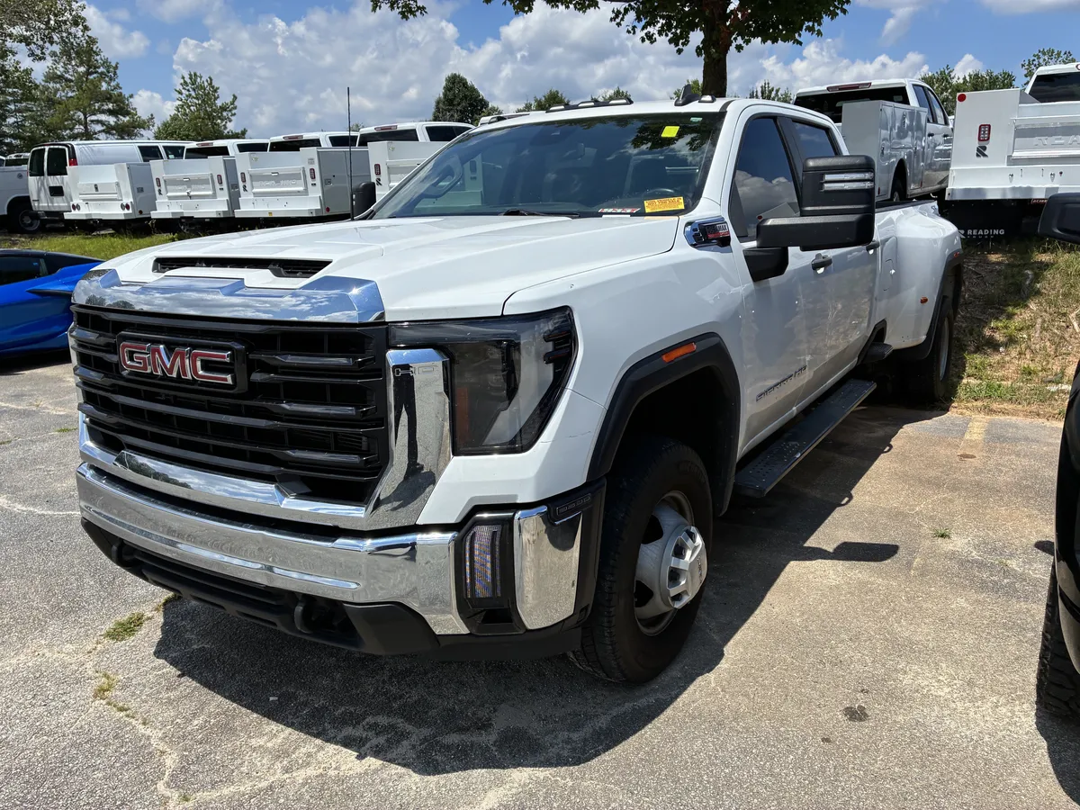 2024 GMC Sierra 3500 HD Pro DRW thumbnail 3