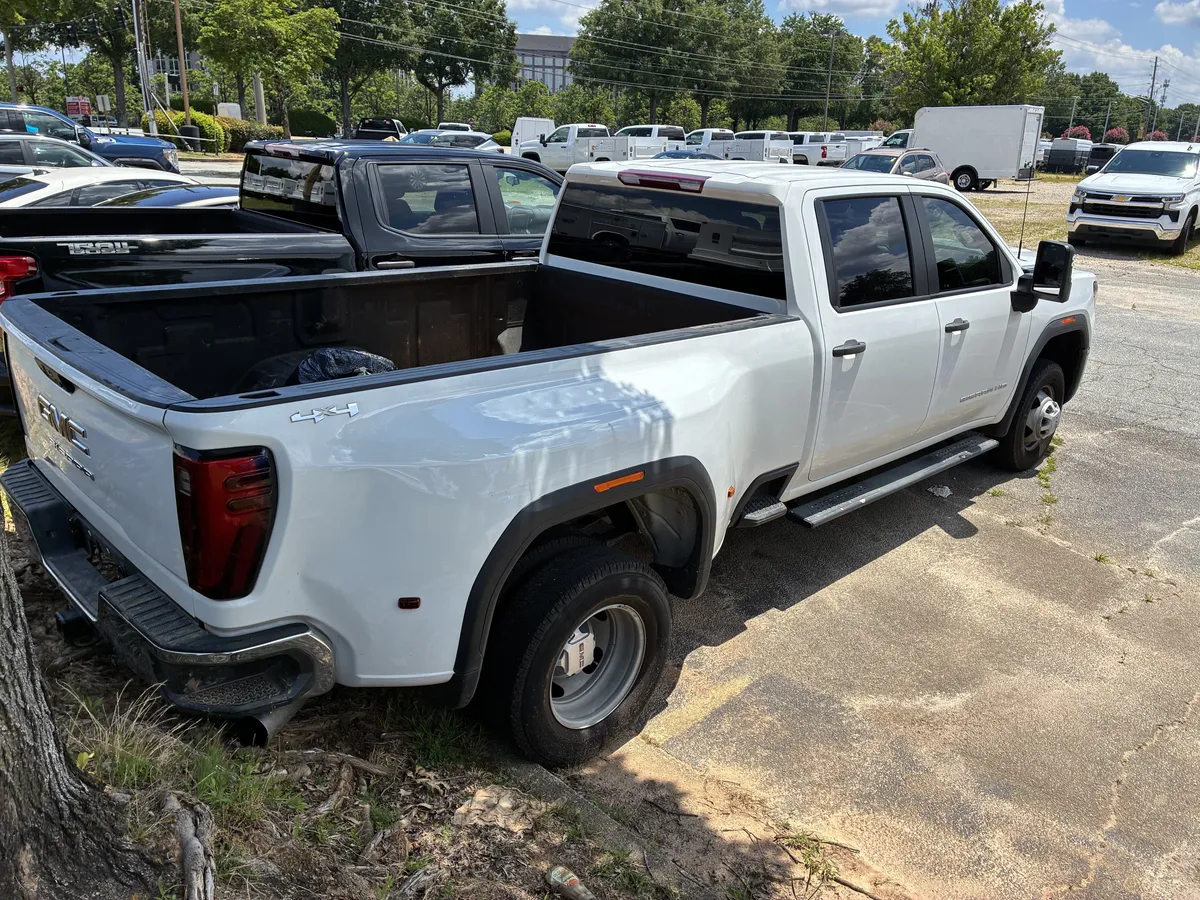 2024 GMC Sierra 3500 HD Pro DRW thumbnail 8