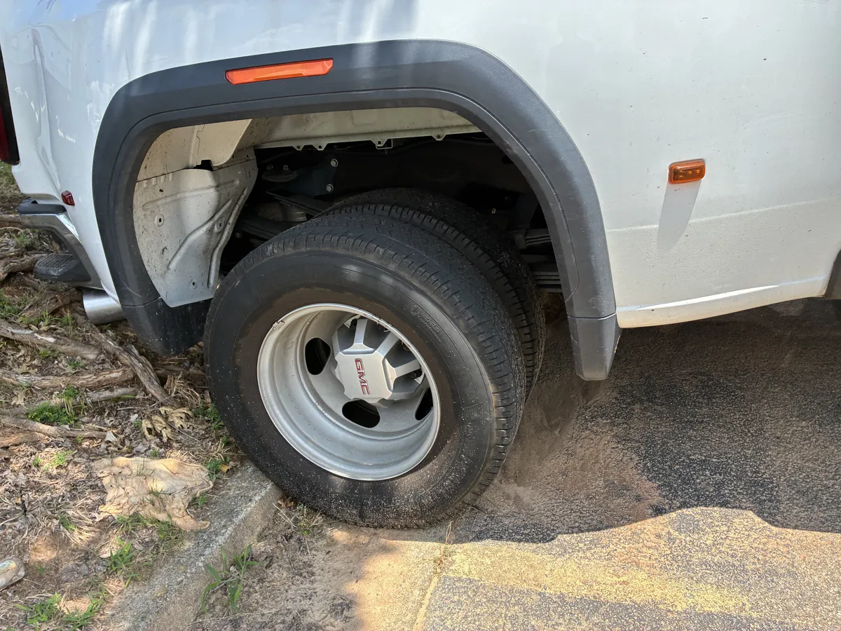 2024 GMC Sierra 3500 HD Pro DRW thumbnail 9