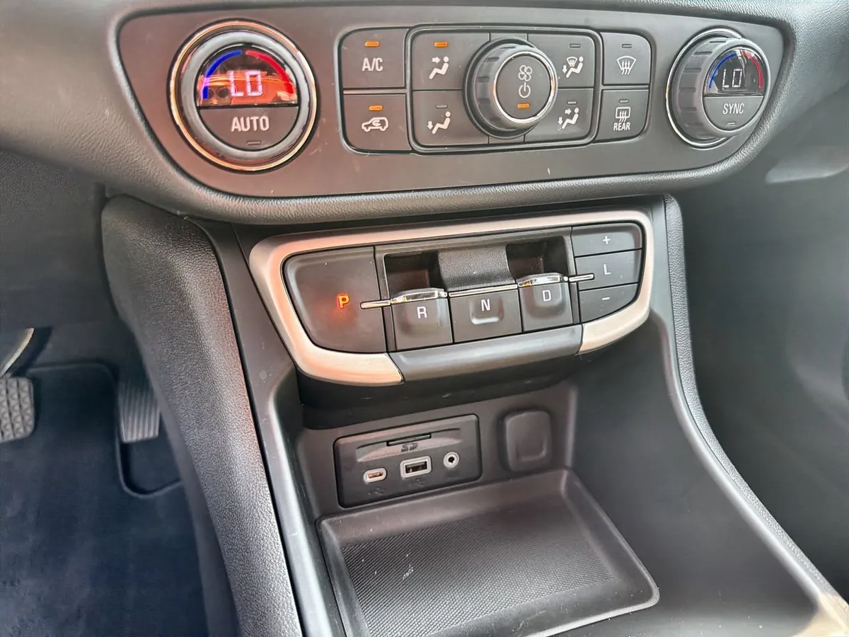 2024 GMC Terrain Denali thumbnail 14