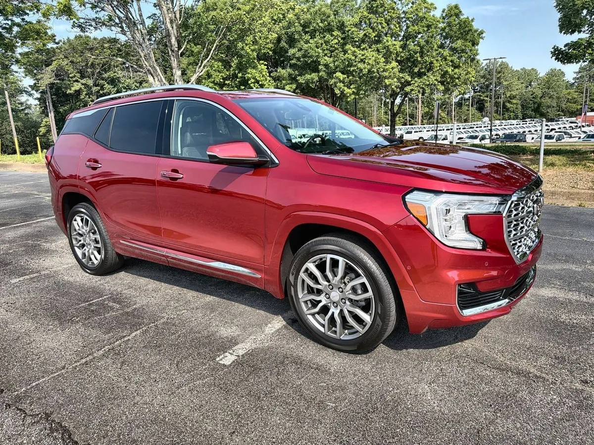 2024 GMC Terrain Denali thumbnail 2