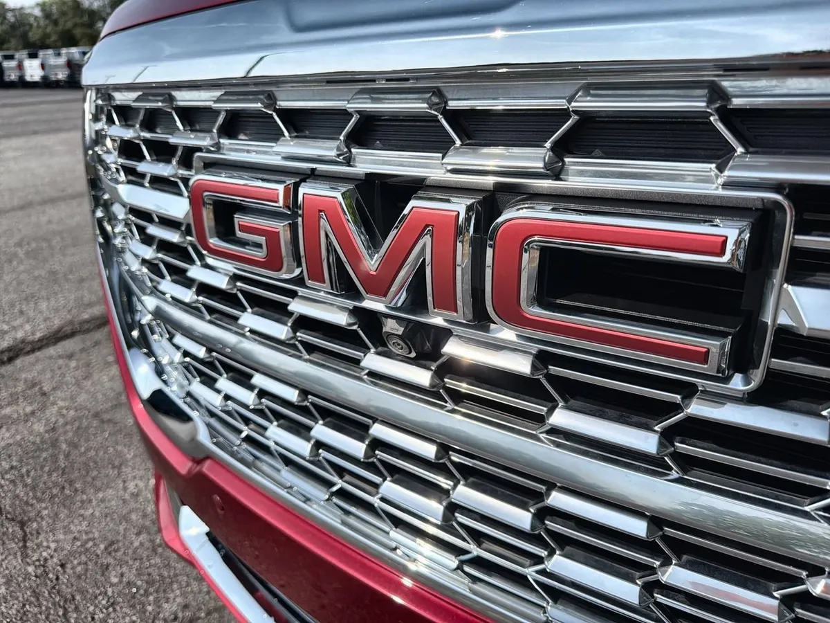 2024 GMC Terrain Denali thumbnail 26