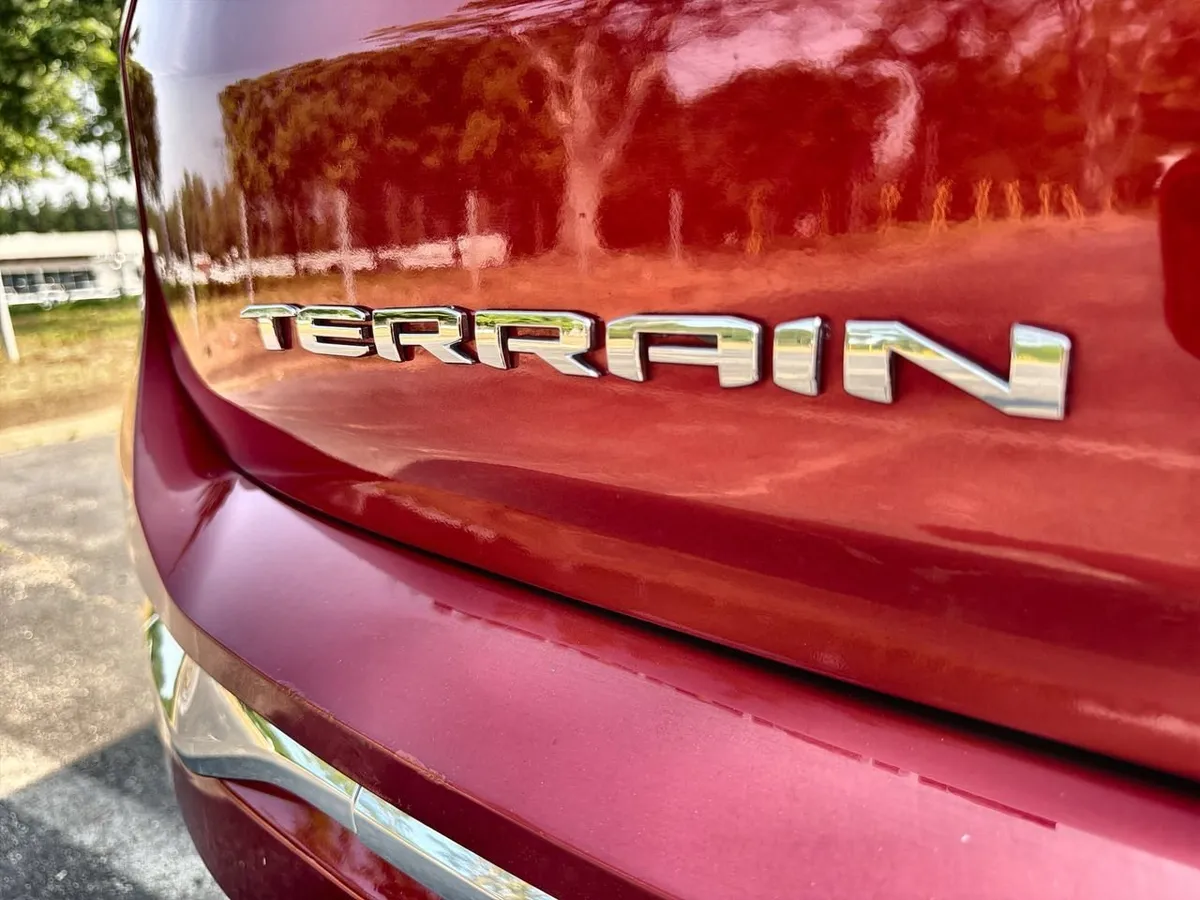 2024 GMC Terrain Denali thumbnail 27