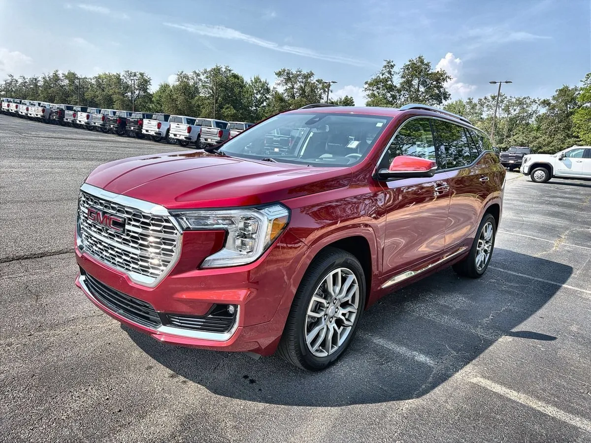 2024 GMC Terrain Denali thumbnail 4
