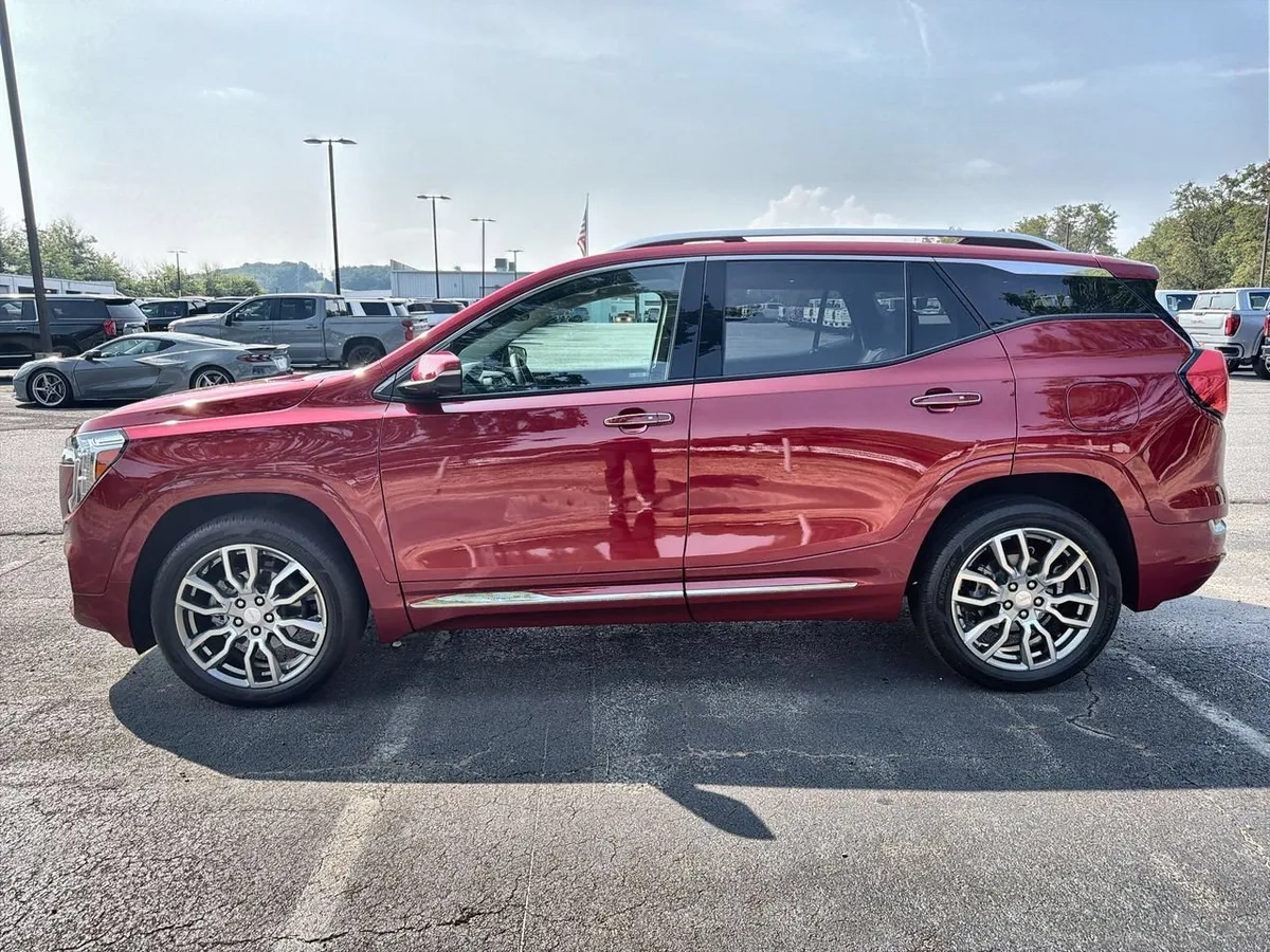2024 GMC Terrain Denali thumbnail 5