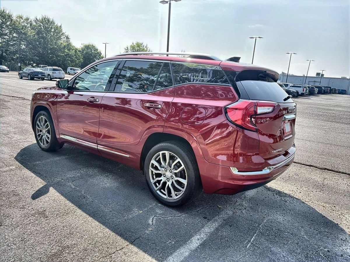 2024 GMC Terrain Denali thumbnail 6