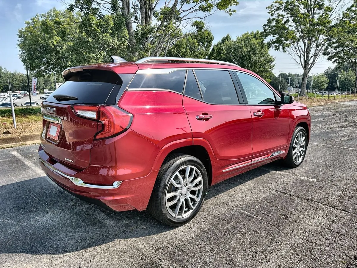 2024 GMC Terrain Denali thumbnail 8
