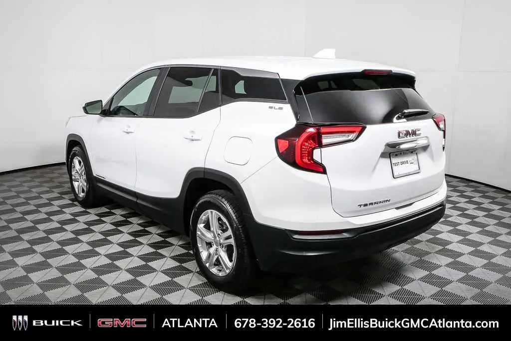 2024 GMC Terrain SLE thumbnail 3