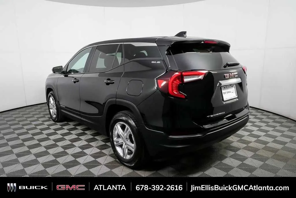 2024 GMC Terrain SLE thumbnail 3