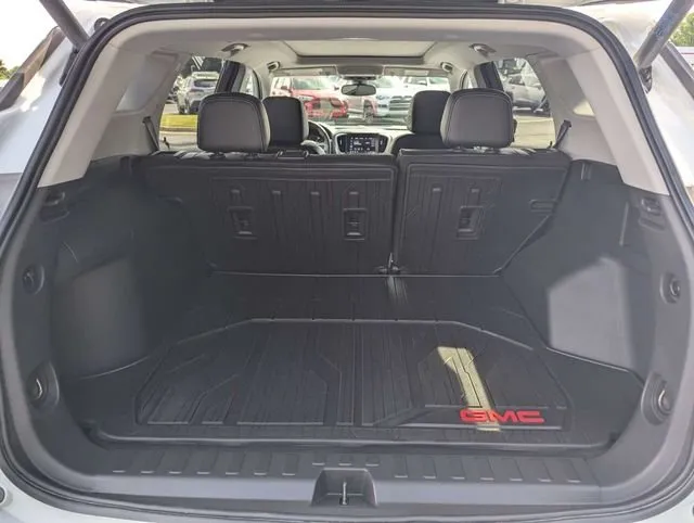2024 GMC Terrain SLT thumbnail 11