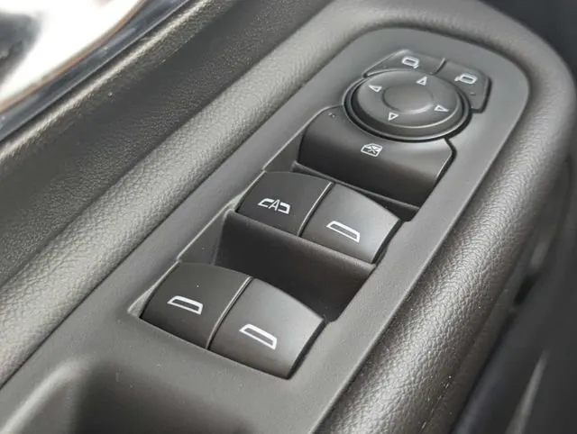2024 GMC Terrain SLT thumbnail 25