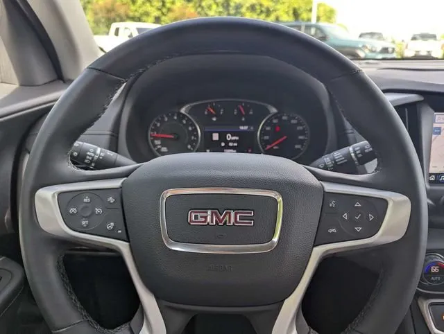 2024 GMC Terrain SLT thumbnail 29