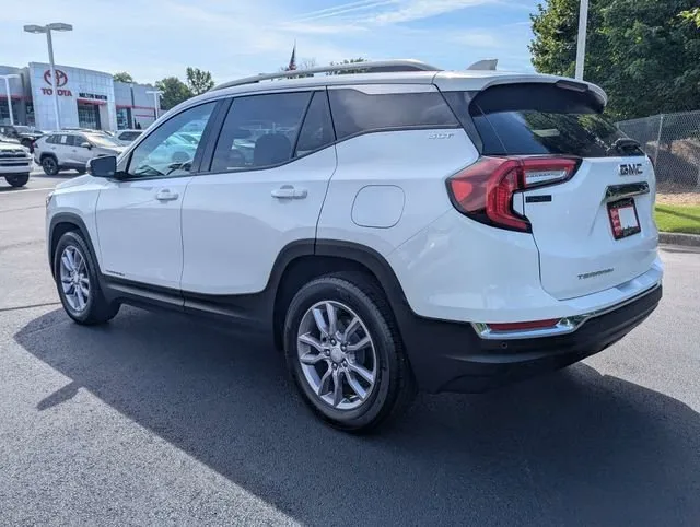 2024 GMC Terrain SLT thumbnail 4
