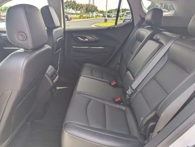 2024 GMC Terrain SLT thumbnail 8
