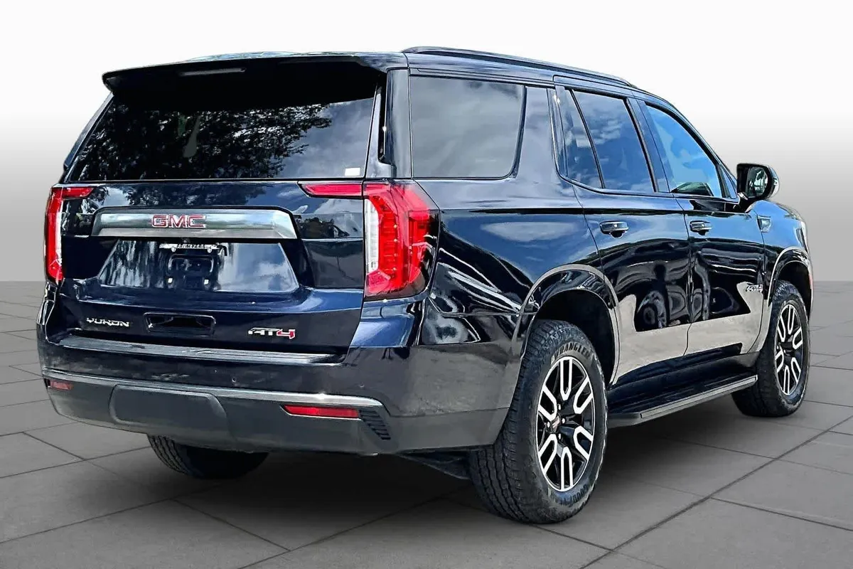 2024 GMC Yukon AT4 thumbnail 13
