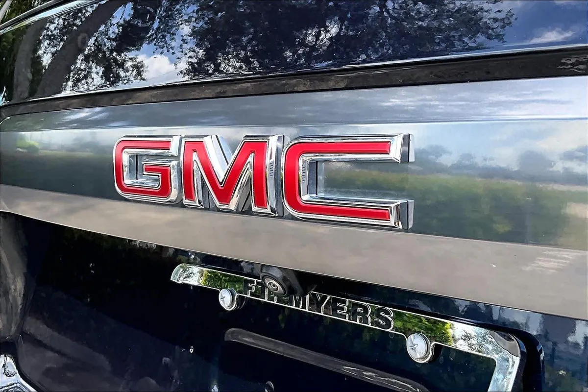 2024 GMC Yukon AT4 thumbnail 31