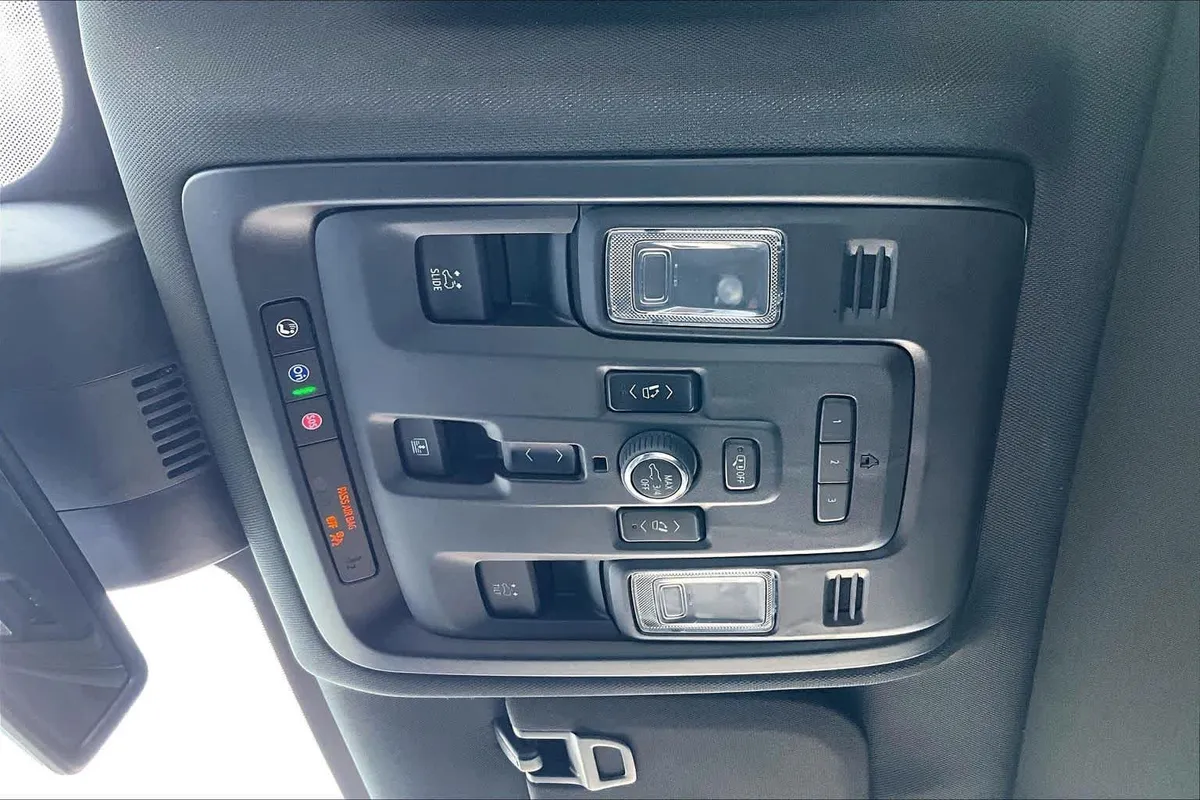2024 GMC Yukon AT4 thumbnail 32