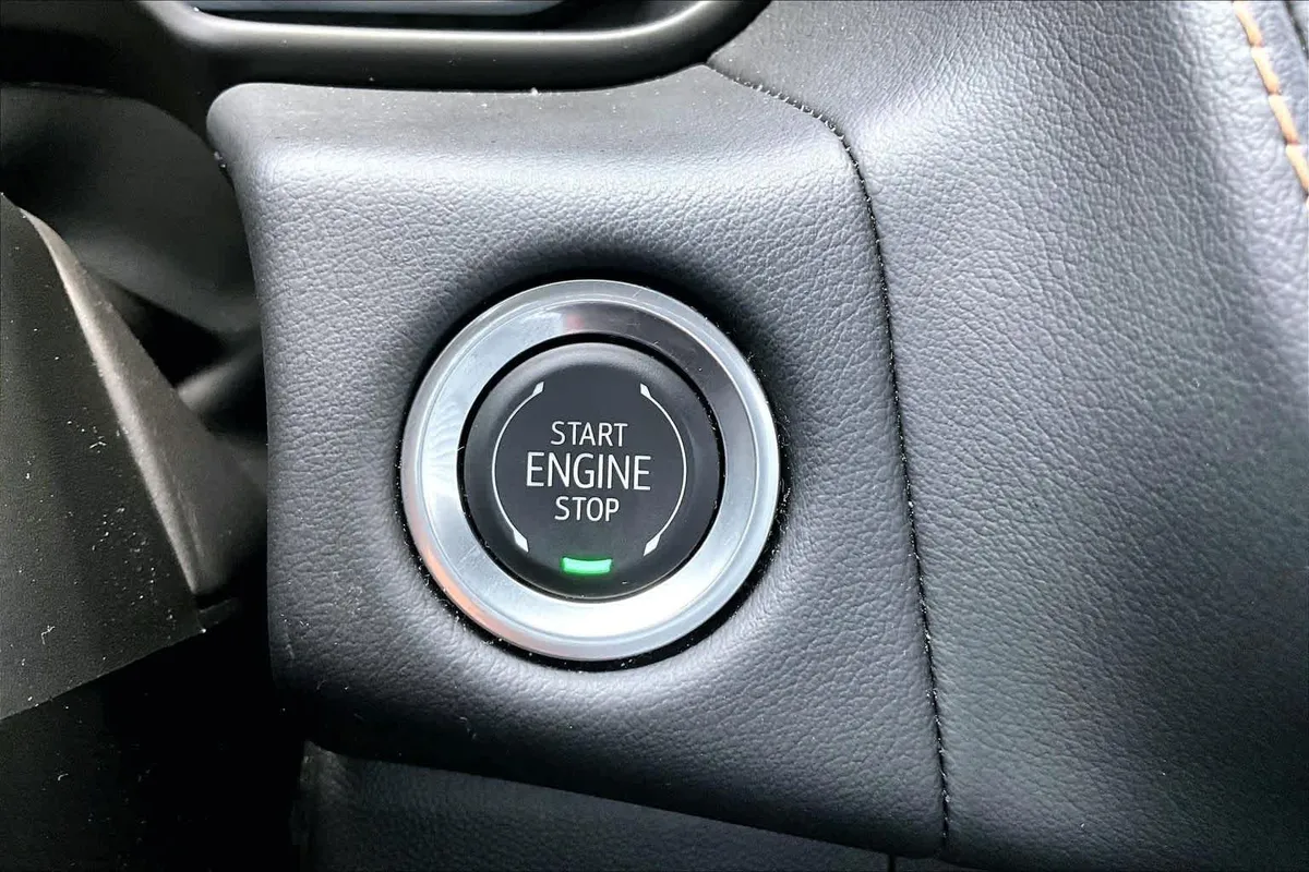 2024 GMC Yukon AT4 thumbnail 33