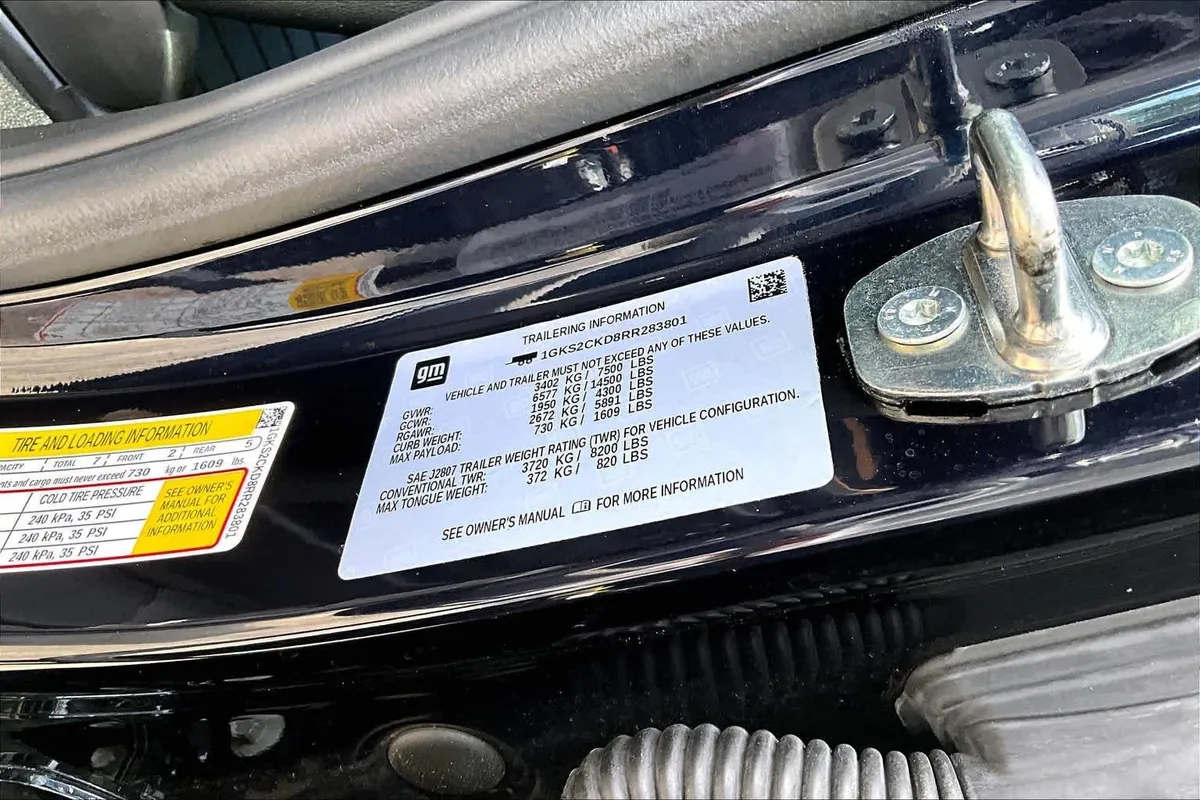 2024 GMC Yukon AT4 thumbnail 35
