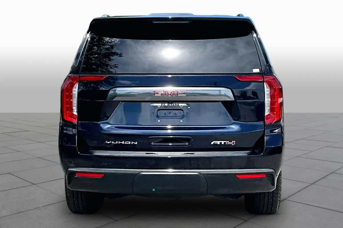 2024 GMC Yukon AT4 thumbnail 5