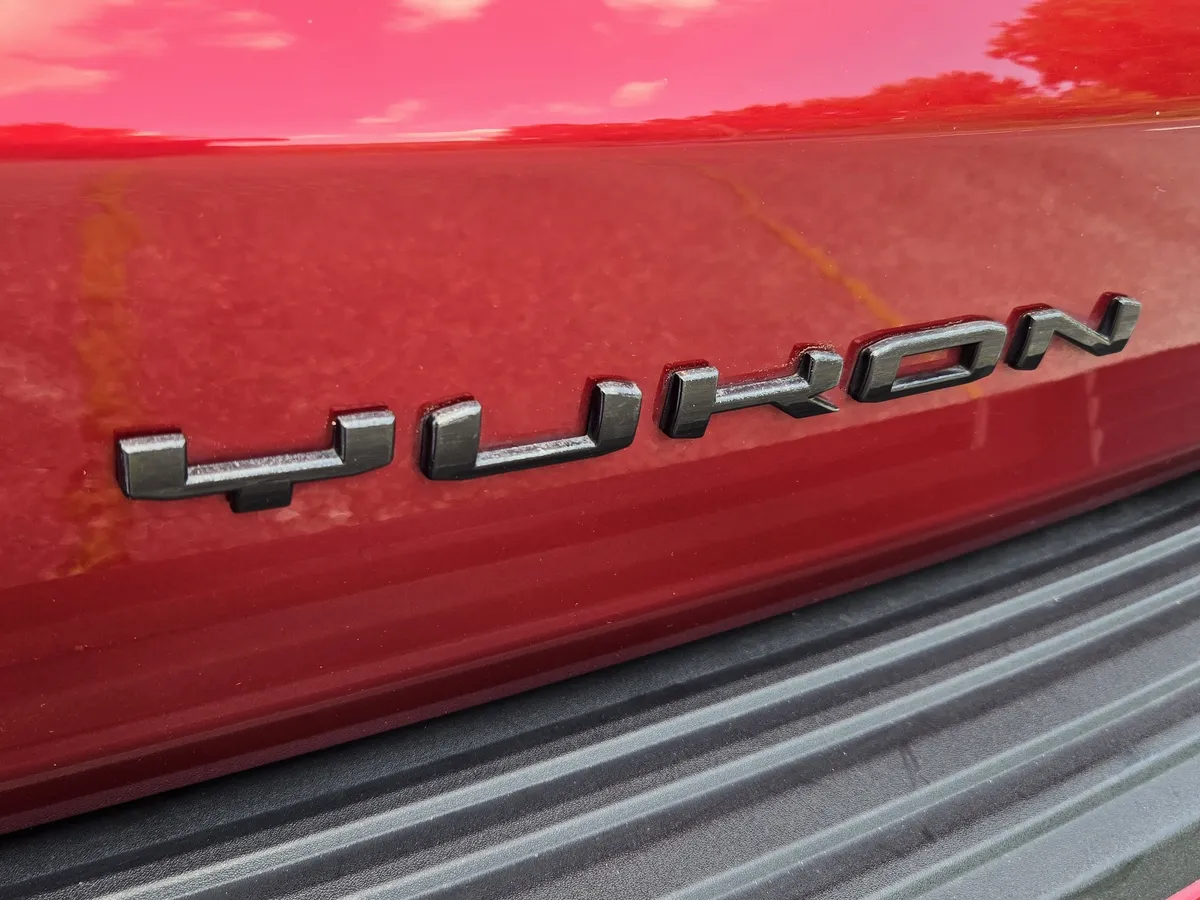 2024 GMC Yukon AT4 thumbnail 10