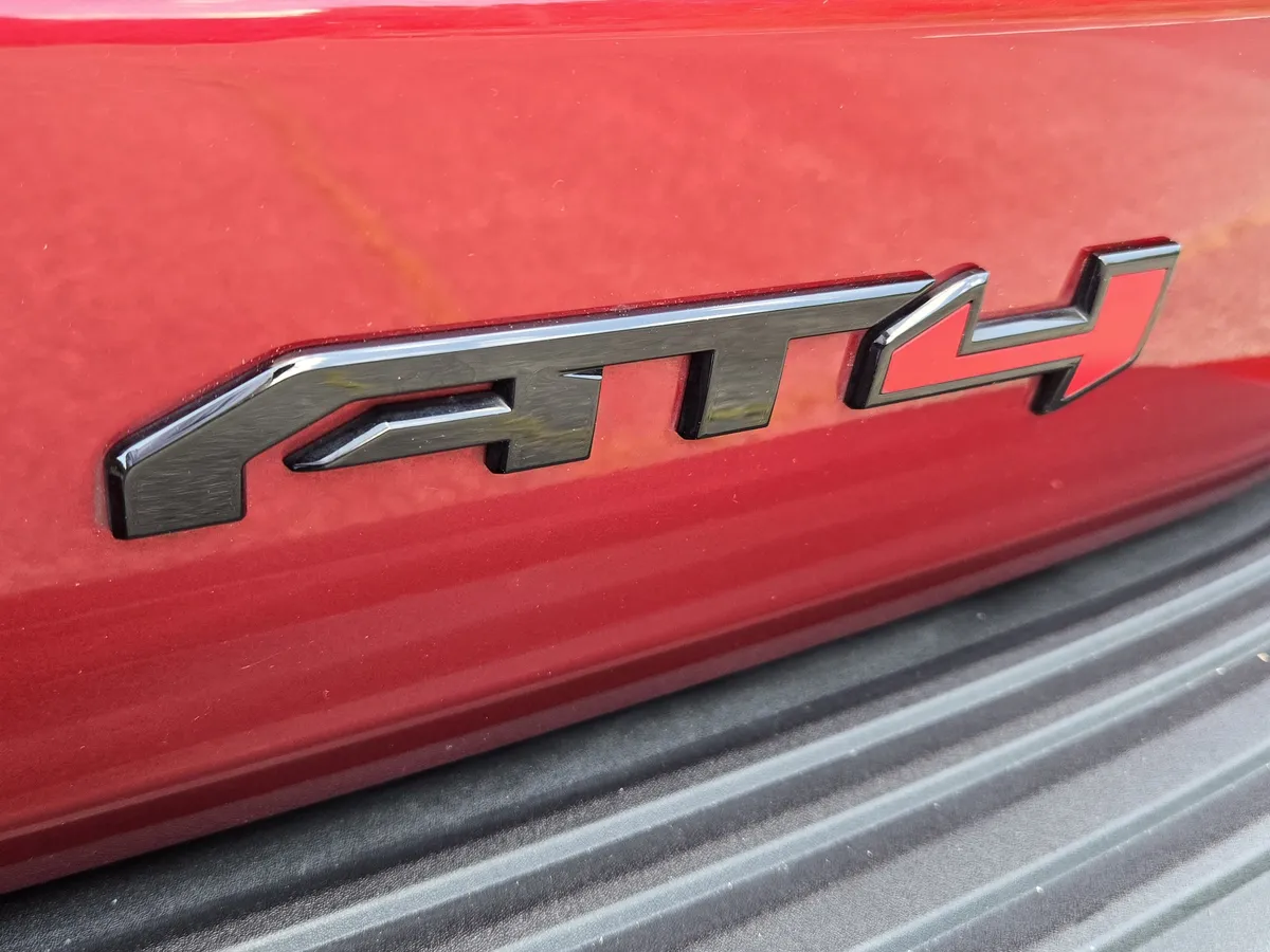 2024 GMC Yukon AT4 thumbnail 11