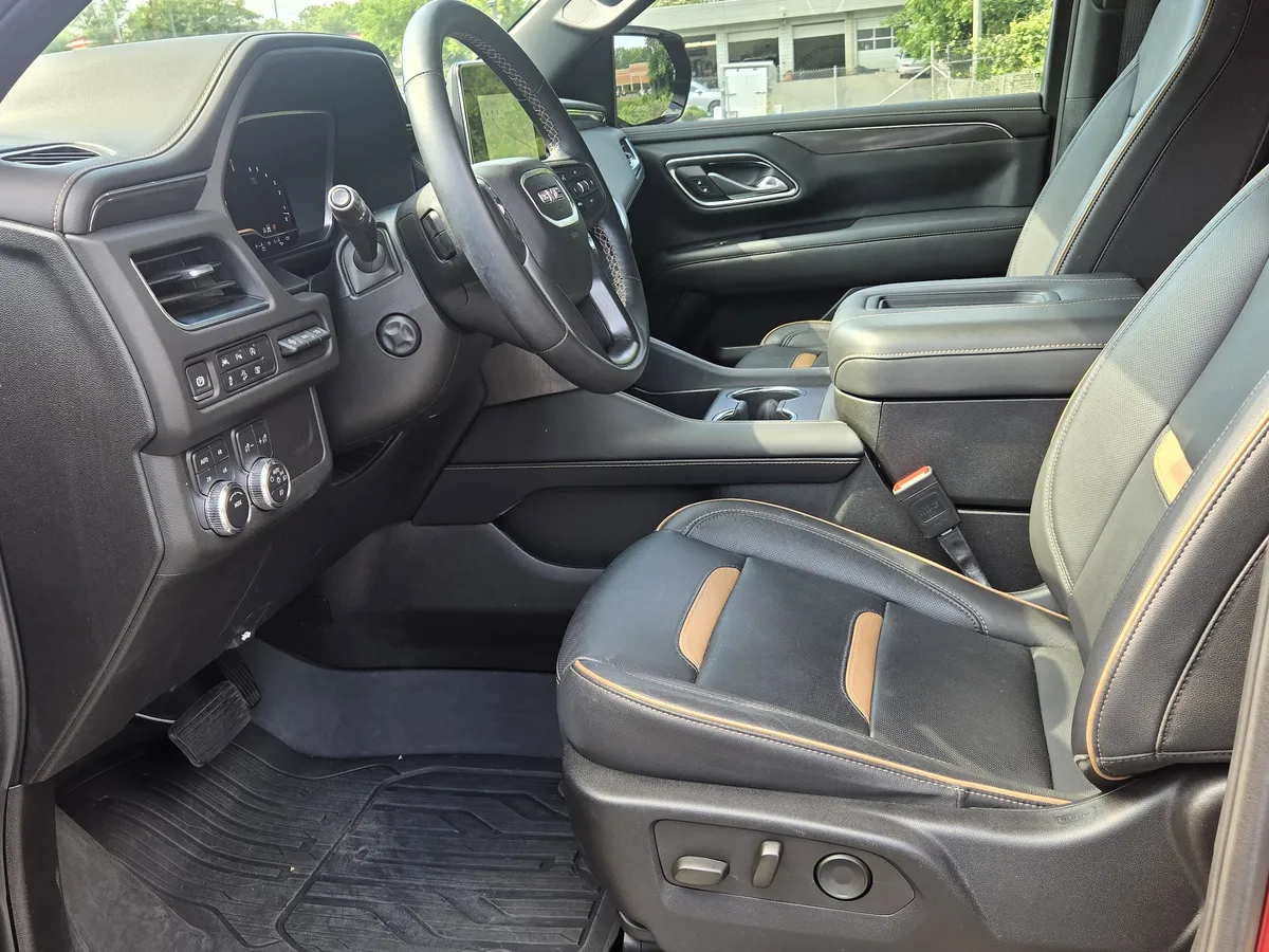 2024 GMC Yukon AT4 thumbnail 14