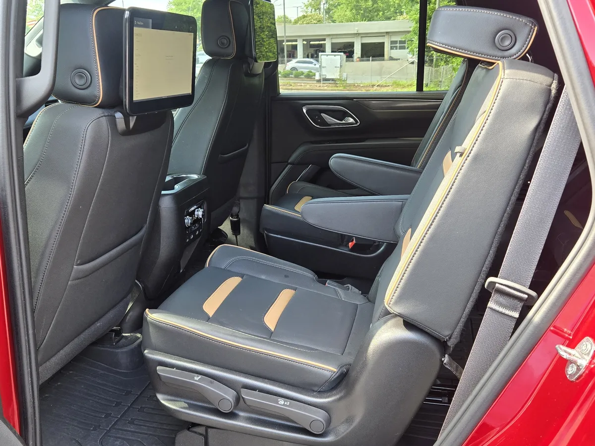 2024 GMC Yukon AT4 thumbnail 15
