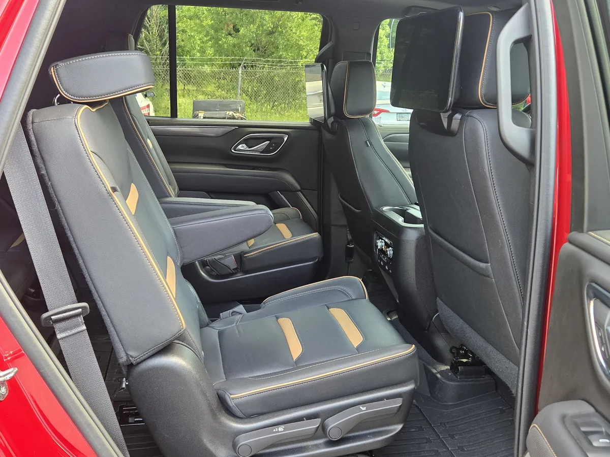 2024 GMC Yukon AT4 thumbnail 19